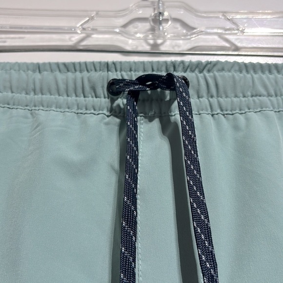 Quicksilver Lined board/swim,elastic drawstring waist,hip pockets,back velcro - Picture 5 of 12